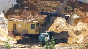 ЭКГ-5А работает в песчаном карьере