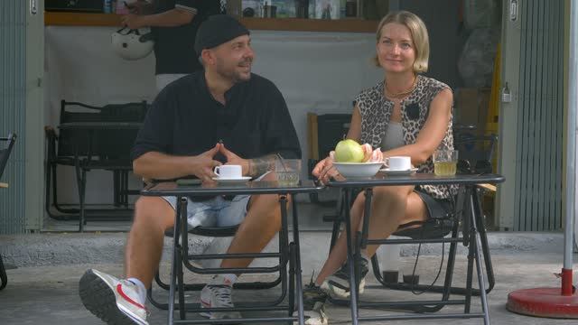 Как так получилось, что мы тут ! смотреть онлайн