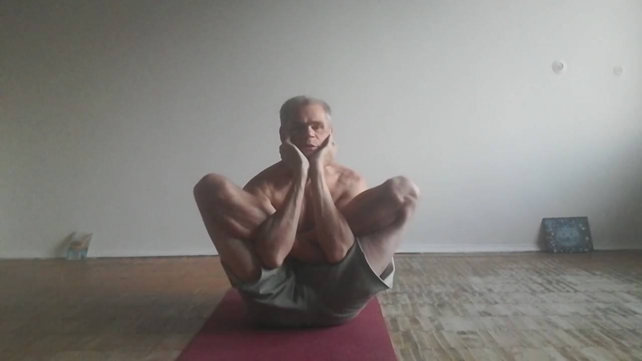 Йога. Гарбха Пиндасана.