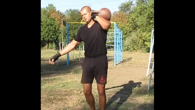 Треня с гирей