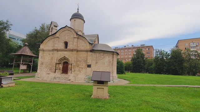 Один из древнейших. Храм Святого мученика Трифона в Напрудном. В Москве. Постройку относят к 1492 г. смотреть онлайн