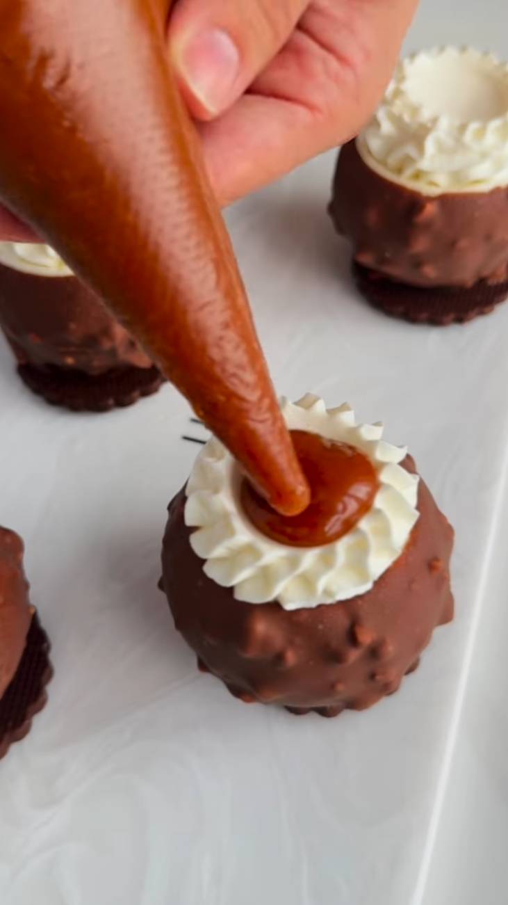 Мини чизкейки «сникерс» без выпечки! смотреть онлайн