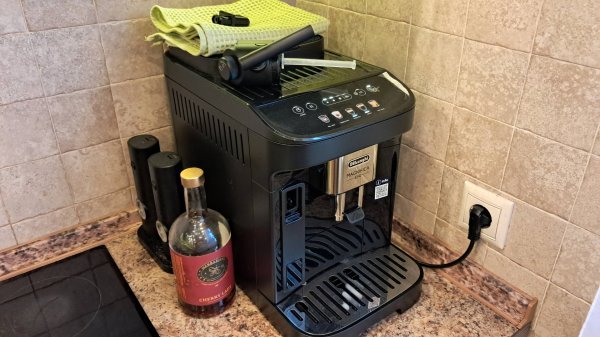 Кофемашина не взбивает молоко. Чистка автоматического капучинатора. #DeLonghi