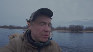 Живем в тайге. На стан пришел лось.
Медвежья свадьба, зверь выломал бревно и прогнал нас