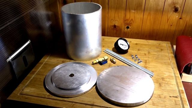 Вакуумная камера для литья ювелирных изделий собственной конструкции, быстро, эффективно, работает.