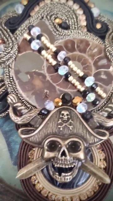 Длинное видео о моих брутальных брошах на моем канале. Ссылка в комментариях #сутажнаявышивка смотреть онлайн