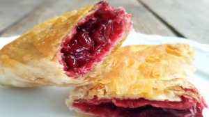 Вишнёвые мини-штрудели на сковороде – быстро, вкусно и хрустяще!