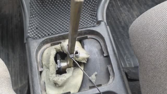 Как убрать люфт рычага КПП ВАЗ 2114 ,2109,2113,2115,2108, Приора ,Калина. смотреть онлайн