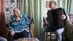 Умерла Зоя Борисюк из дуэта «Зоя и Валера», набравшего миллионы просмотров в Сети.