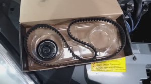 Как поменять ремень грм в двигателе в автомобиле Лада Приора 1.6  8кл. 2012г