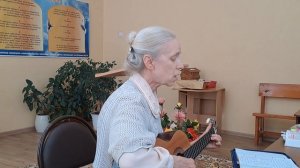 Песня. Вверх смотреть с молитвой, с покаянием вниз, а вперед с надеждой...
