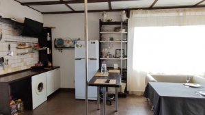 ➡️ЦЕНТР ГОРОДА. ПРОСТОРНЫЙ, КАЧЕСТВЕННЫЙ ДОМ С БАССЕЙНОМ И ПРУДОМ, ТРЁМЯ КОМНАТАМИ, БОЛЬШОЙ КУХНЕЙ-Г