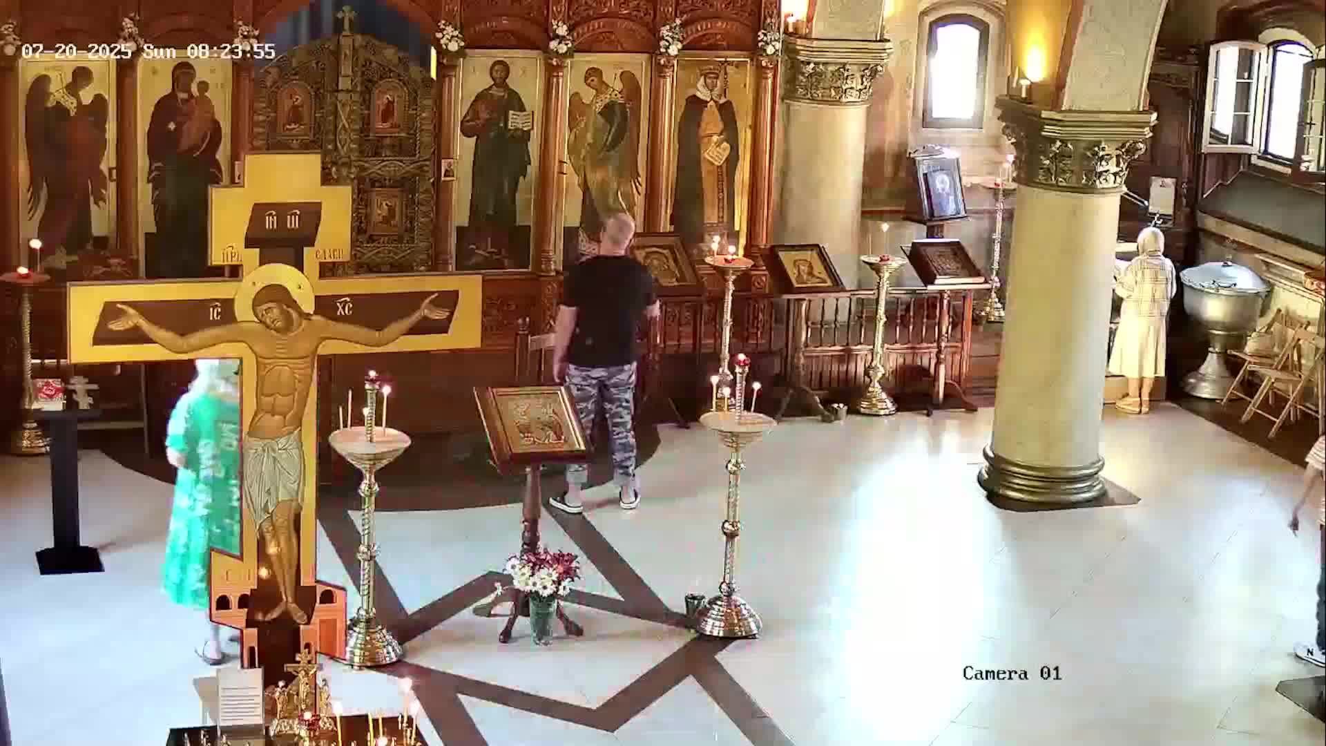 Божественная литургия. 20.07.2025 в 9-00. смотреть онлайн