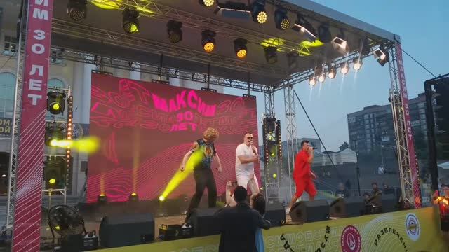 группа Иванушки в Тюмени. 10.07.2022г смотреть онлайн