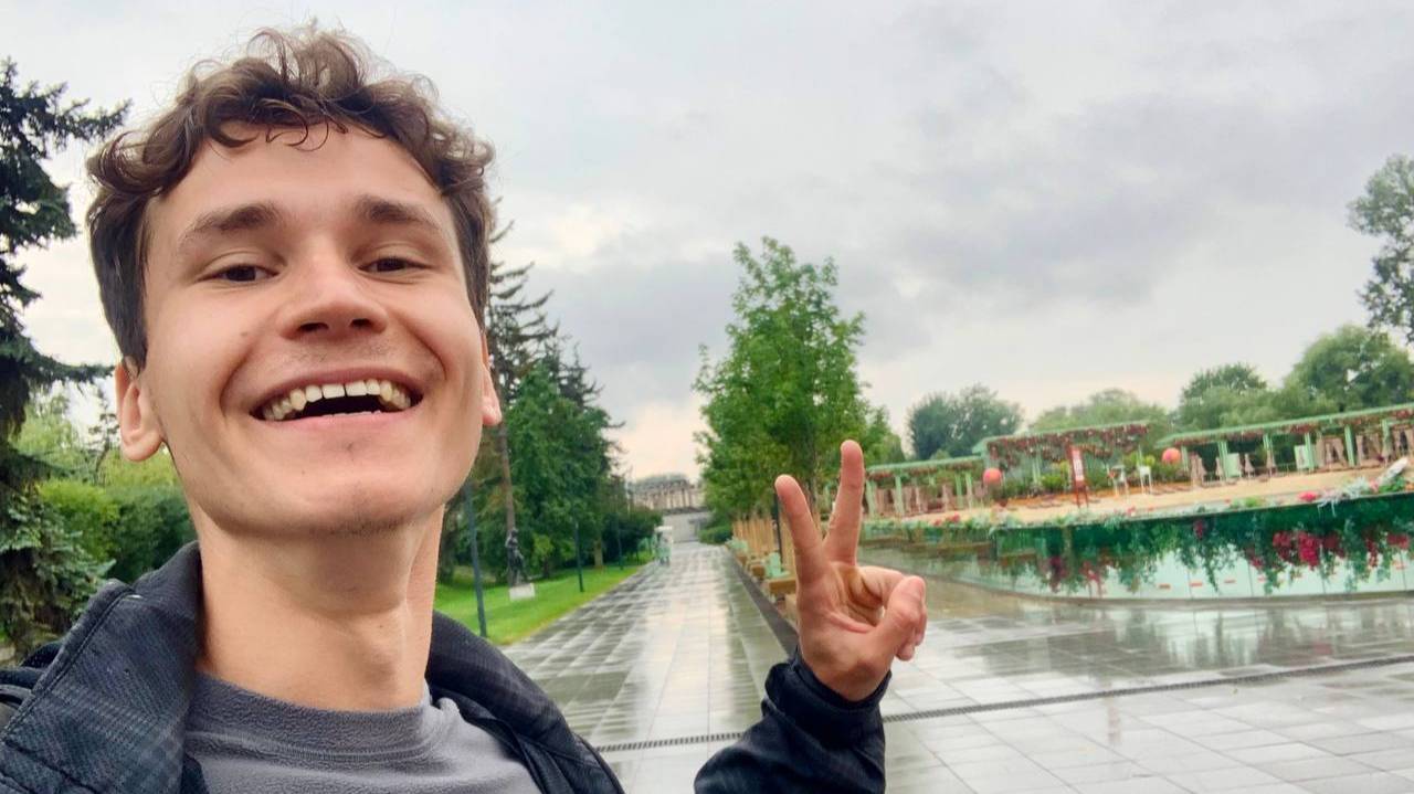 俄罗斯男子唱中文歌，力争成为更好的马拉松运动员 :) смотреть онлайн