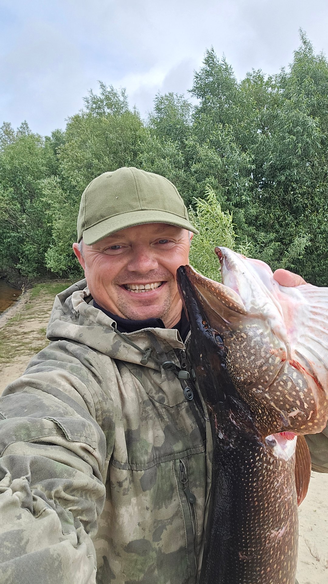 НЕРЕАЛЬНАЯ РЫБАЛКА #рыбалка #рыбалкавсибири #щука #окунь #fishing #pike #pikefishing #таёжный смотреть онлайн