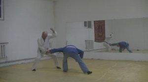 Айки-дзю-дзюцу: учи кайтен икке, атака мае-гери