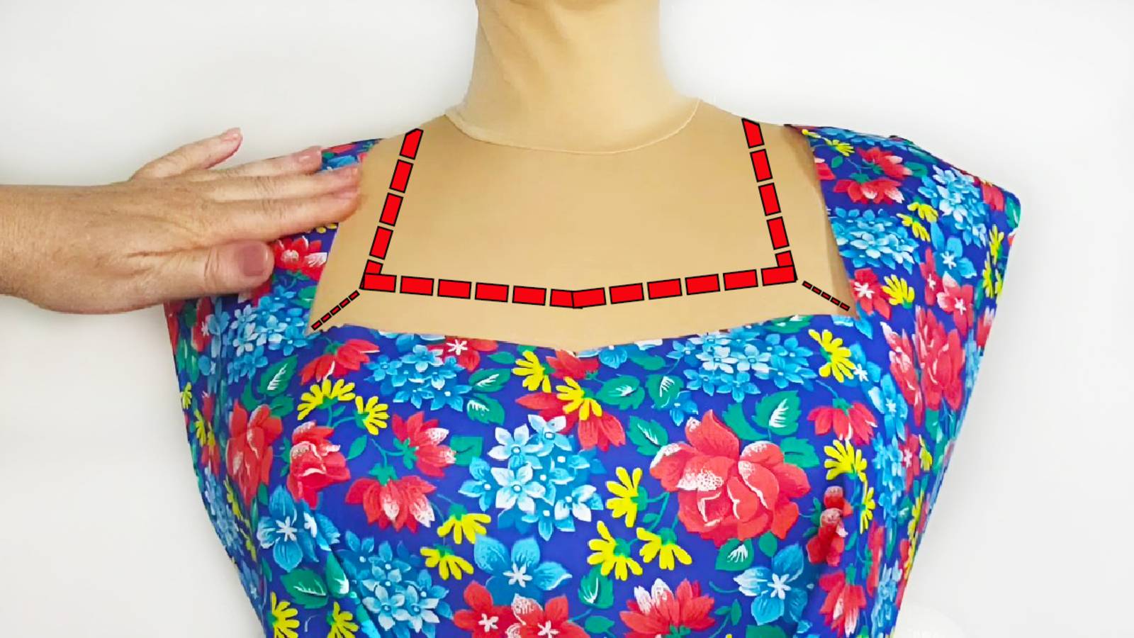 Хитрость шитья: как аккуратно уменьшить широкий вырез ✅ Квадратный вырез смотреть онлайн