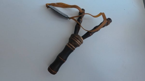 На сколько опасна рогатка?