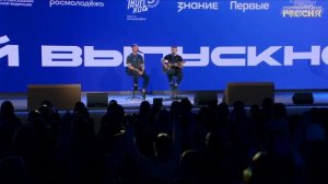Группа «Комната культуры» и Женя Трофимов исполняют песню «Пусть она поет»