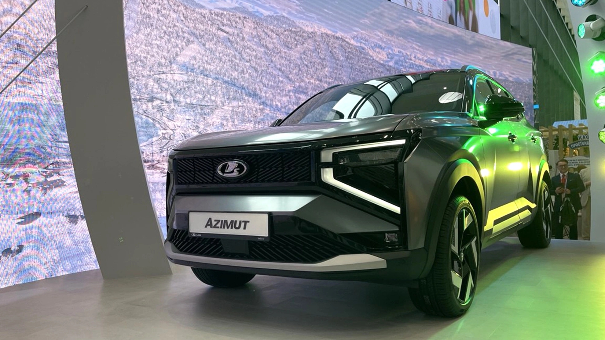 Второй кроссовер Lada Azimut 2026 с мятным салоном показали на фото смотреть онлайн