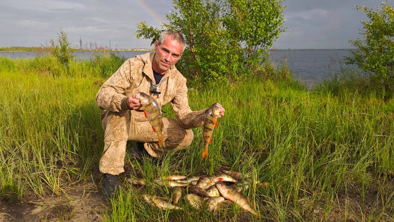 ЧЕМ БОЛЬШЕ ОЗЕРО ТЕМ КРУПНЕЕ ОКУНЬ.РЫБАЛКА НА СПИННИНГ смотреть онлайн