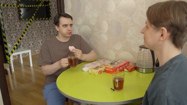 [OneTwo] КОРОЧЕ ГОВОРЯ, МОЙ СОСЕД ЗНАМЕНИТОСТЬ [feat. Mamix] смотреть онлайн