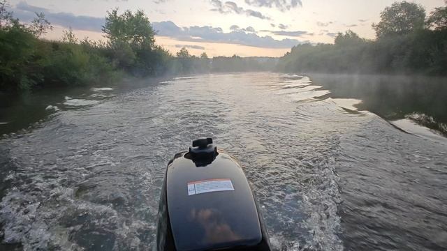 ОПЯТЬ рыбалка с лодки ..мотор ФЛЕЙЗЕР 4,0.Утро.ВОДЫ мало. идем на точку лова.