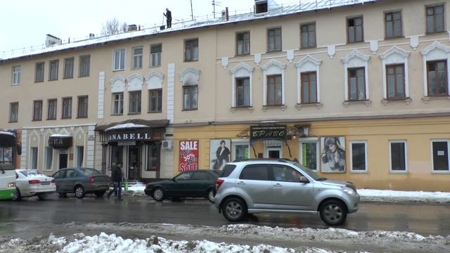 снег с крыши