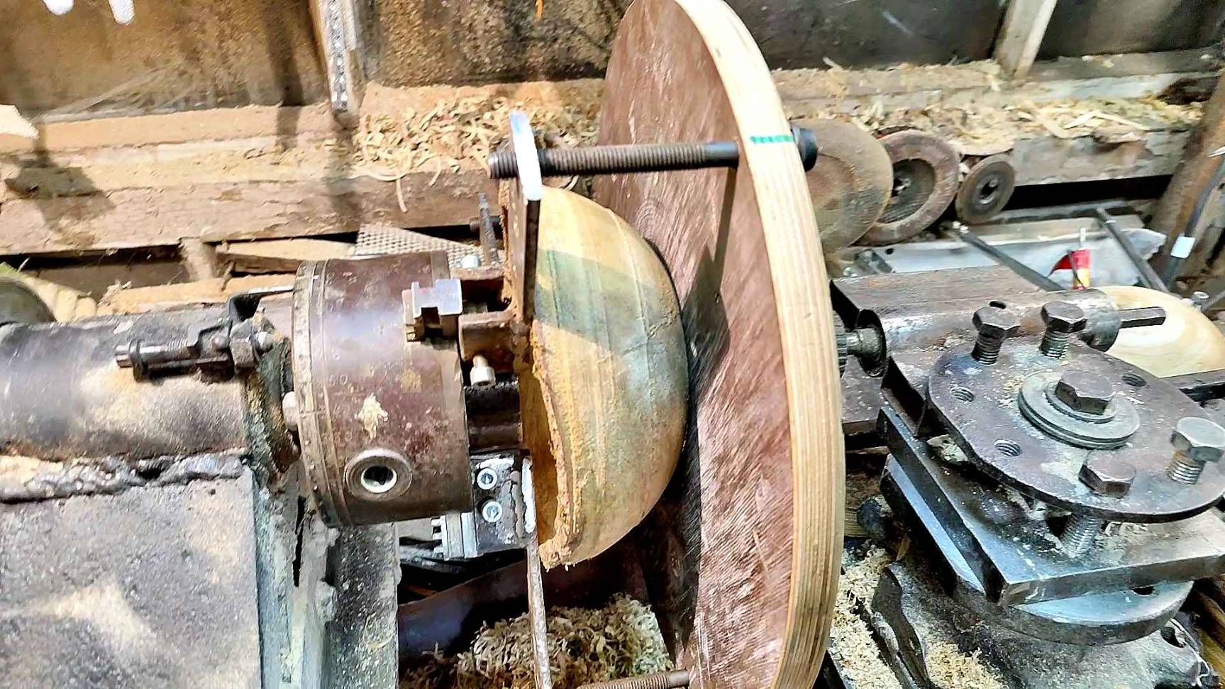 Планшайба для зажимания и центрирования овальных тарелок. смотреть онлайн