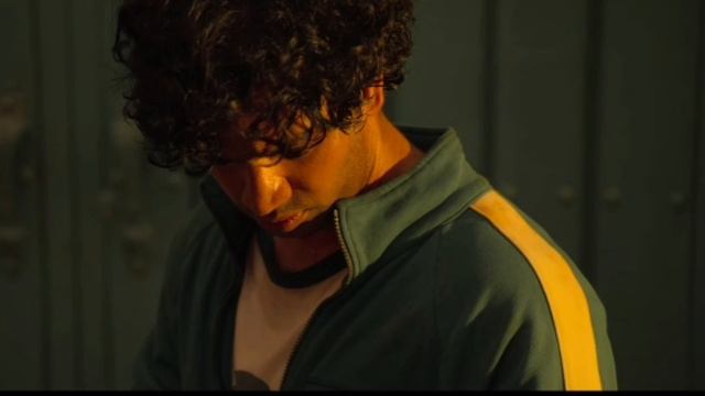 жалко его... смотреть онлайн