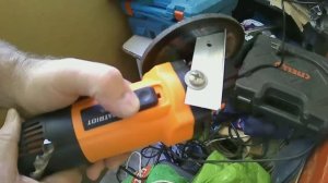 Приспособление на болгарку для заточки сверл по металлу  из соединительной планки столешниц.