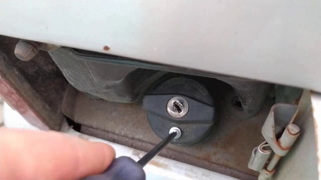 КАК ОТКРЫТЬ КРЫШКУ БЕНЗОБАКА БЕЗ КЛЮЧА ЛАЙФХАК смотреть онлайн