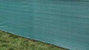 Забор из затеняющей сетки. Стоит ли игра свеч?