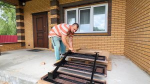 Устанавливаем лестницу во втором доме. Возводим стены. Строим два дома одновременно. Жизнь в деревне