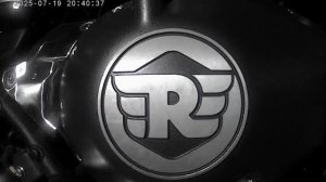 Royal Enfield Super Meteor 650 Astral Black, установка проставок руля.