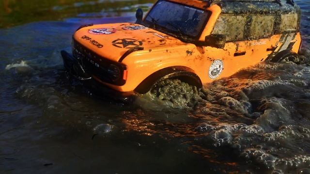 Коснись грязи колёсами на жеребце RC Bronco 4x4 Yikong смотреть онлайн
