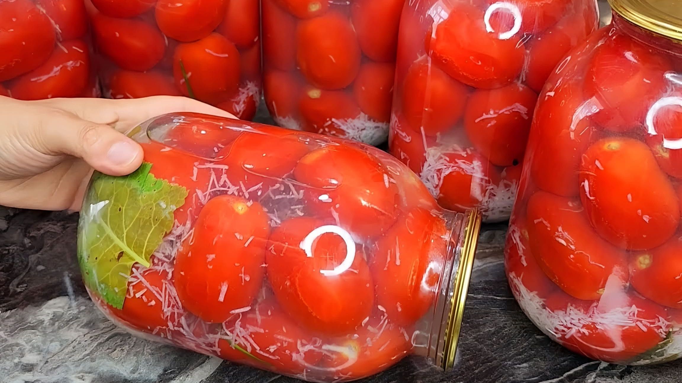 ПРОСТО ЗАЛИВАЮ КИПЯТКОМ! Помидоры под снегом! Закрываю по 50 банок! Невероятно вкусный рецепт! смотреть онлайн