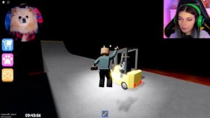 ПОБЕГ ИЗ МАГАЗИНА ИГРУШЕК ! ГИГАНТСКАЯ ИГРУШКА БЕЖИТ ЗА НАМИ В РОБЛОКС ВМЕСТЕ С @vikiblissplay7