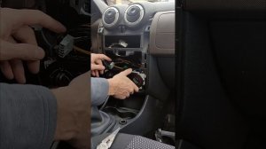 Ларгус 2013 замена магнитолы и подсветки центральной консоли.