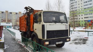 Мусоровоз МКМ-3403 на шасси МАЗ-5337A2 (С 182 ТР 22). / Garbage truck MAZ-5337A2.