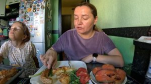 Картошка с сыром, купаты и рыбка форель. Мукбанг. Домашняя еда