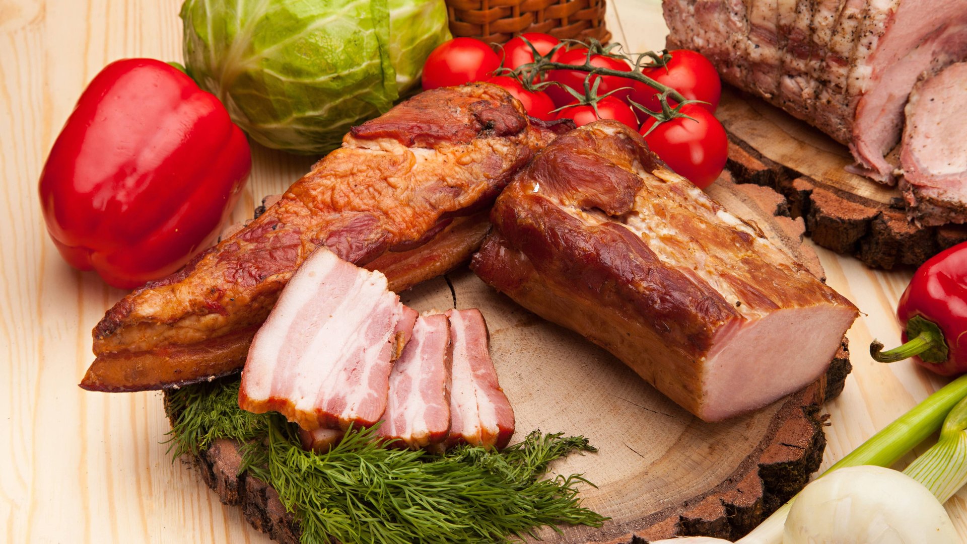 Горячее копчение в домашних условиях (свиная вырезка // свиная грудинка). Самый простой способ !!!