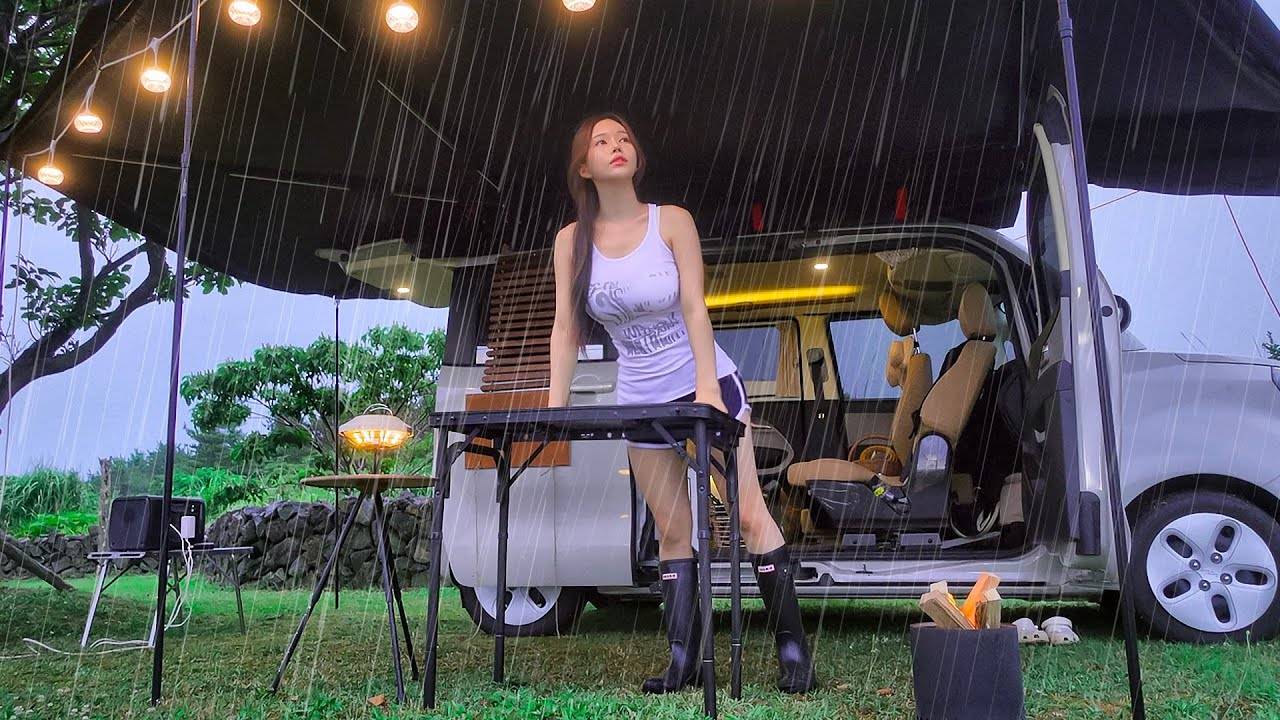 ☔️ Кемпинг на машине перед моим домом в дождливые дни | Острые тушеные говяжьи ножки и макколи смотреть онлайн