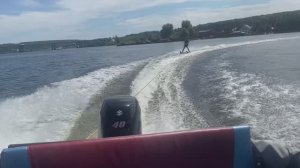 Лодка FortBoat 475 и лыжник