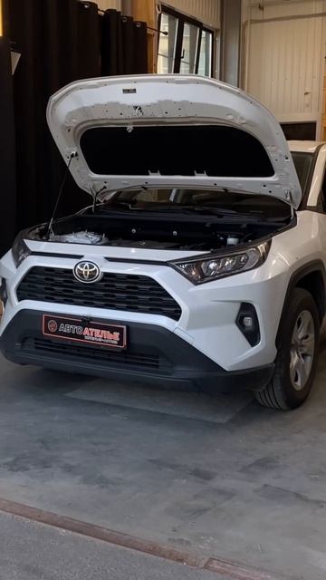 Toyota RAV4 XA50. Авточехлы + установка подогрева смотреть онлайн