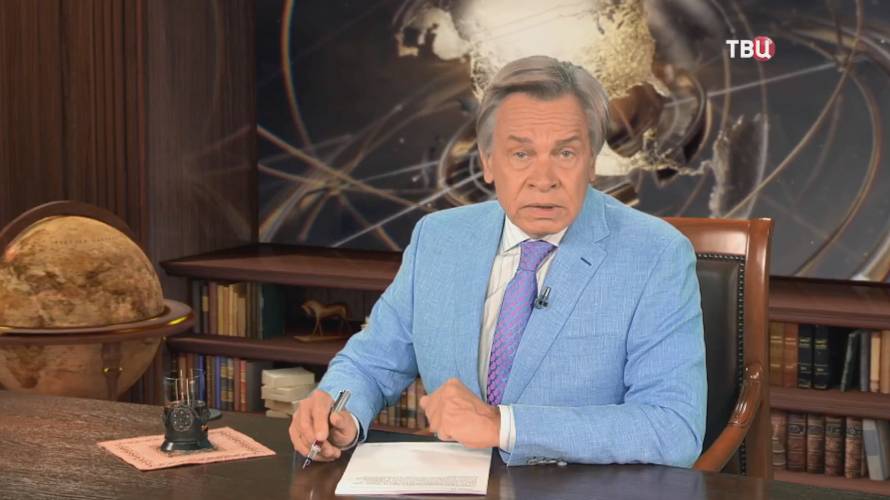 Странные самоубийства вокруг Эммануэля Макрона: почему умирают критики французского президента смотреть онлайн