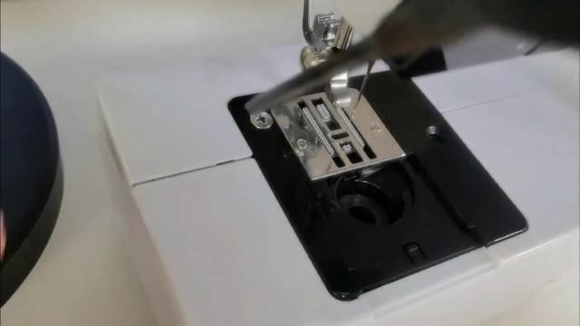Как снять шпульный колпачок для швейной машины КТС-9903 смотреть онлайн