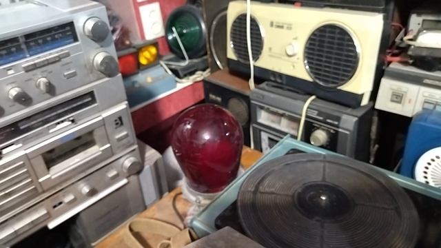 Гараж из прошлого: коллекция старой аппаратуры махачкалинца Али