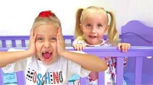 Алиса и папа забыли про День рождения Евы! Видео для детей.